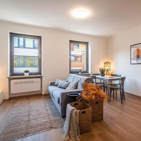 Aurora - The Center מראנו