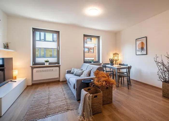 Aurora - The Center מראנו