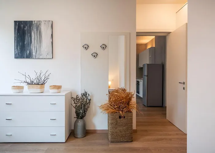 Aurora - The Center מראנו